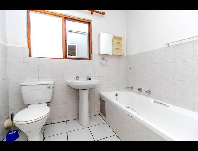 1 BEDROOM APARTMENT TO LET IN WELTEVREDEN PARK